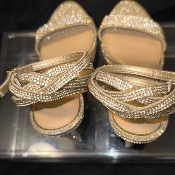 Gianni Bini Gold Heels with Glitter Finish - Picture 5 of 12